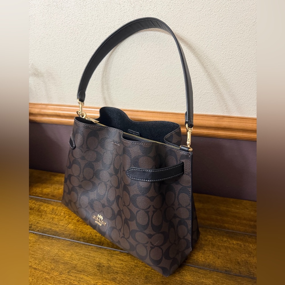 Coach Hanna Shoulder Bag in Signature Canvas - Picture 7 of 16